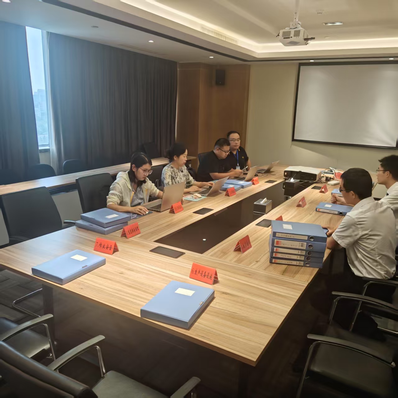 1752542590946175.jpg b42811f3eddd646f7356fa940ed14fa.jpg